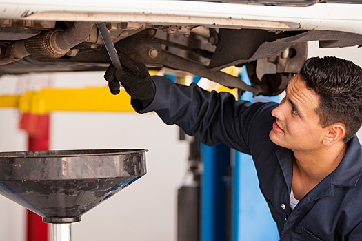 Стало известно, почему россияне начали чаще менять масло в своих машинах