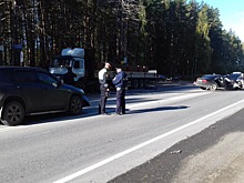 На Урале BMW, нарушив правила, насмерть сбил водителя МАЗа, отдыхавшего на стоянке