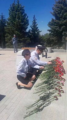 Транспортные полицейские Луганска почтили память участников Великой Отечественной войны