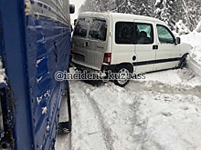 Наполненный пассажирами автобус протаранил встречную иномарку на кемеровской трассе