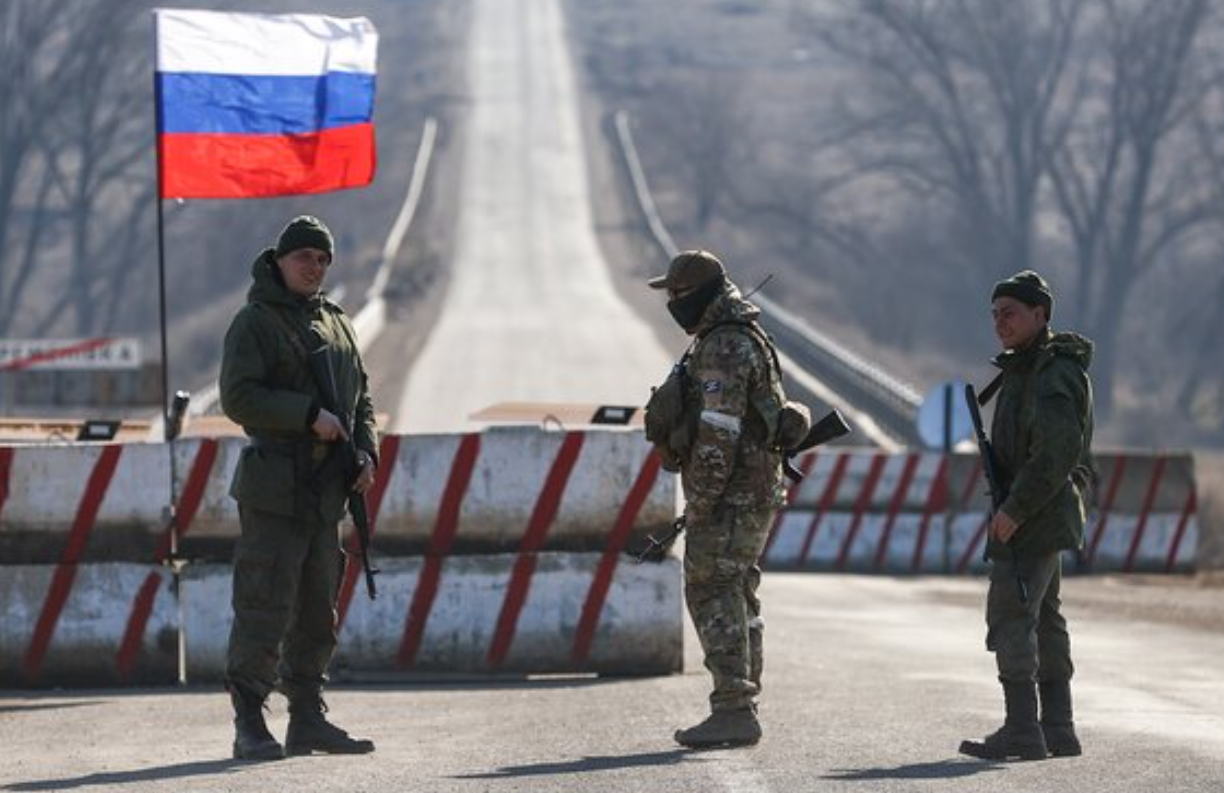 Баннеры в поддержку спецоперации. Русские солдаты на спецоперации. Росгвардия на украине 2022. Спецоперация на украине. Донбасс митинг за россию.