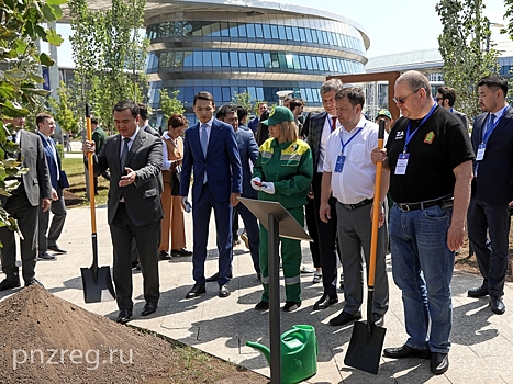 Пензенская делегация в Астане посадила тополь в знак развития братских отношений
