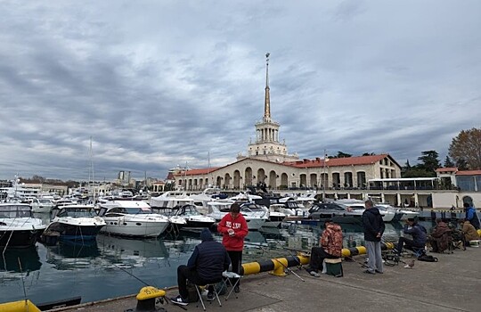 Выстрелы слышны в центре Сочи: что происходит в акватории морпорта 17 декабря