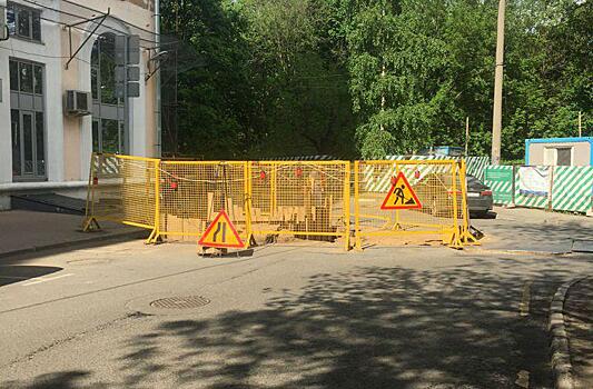 Дорожное покрытие на улице Сальвадора Альенде восстановят осенью