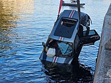 В Петербурге завели дело на водителя, утопившего Porsche с девушкой в Фонтанке