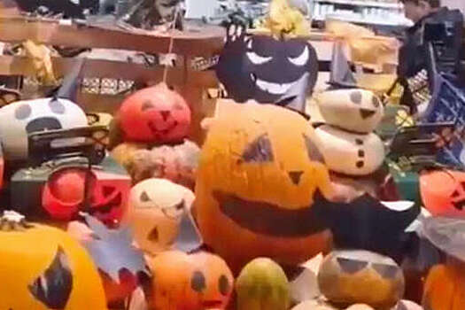 Петербурженка потребовала убрать украшения к Хэллоуину из-за "оскорбления чувств верующих"
