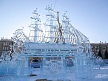 Ледовый городок в Екатеринбурге пытаются обезопасить после обрушения стены