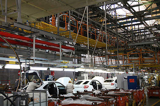 Производство легковых автомобилей в России в апреле упало на 85%