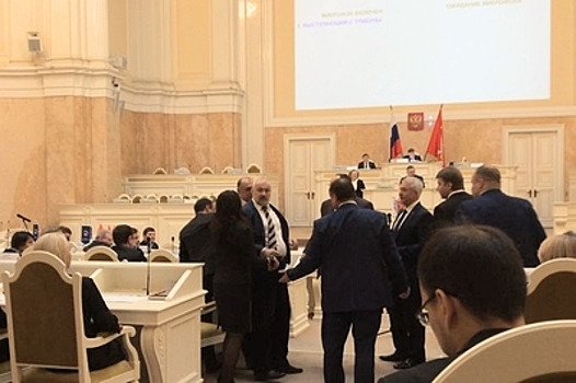 Депутаты подрались в Петербурге из-за Исаакия и нехристианского поведения
