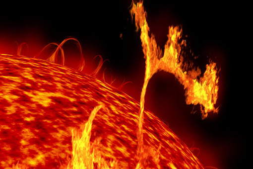 Spaceweather: на Солнце одновременно произошли сразу четыре вспышки