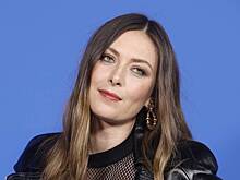 Мария Шарапова вышла в свет в прозрачном топе