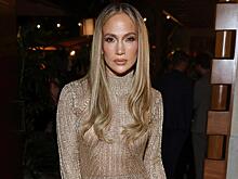 Дженнифер Лопес подала милостыню на прогулке с сумкой за 80 тысяч долларов