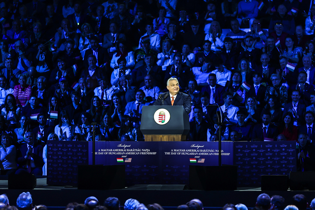 «Алгоритм работает против нас»: Орбан обвинил популярную соцсеть в подрыве предвыборной кампании