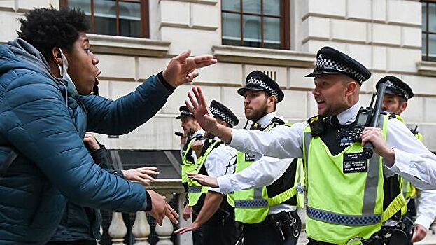 Эксперт рассказал, как проявляется расизм в Великобритании