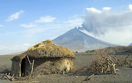 Останки древних предков человека может уничтожить вулкан