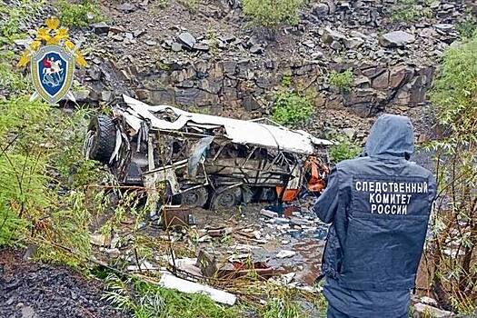 Стало известно, кто был за рулем автобуса вахтовиков, в котором погибли 13 человек