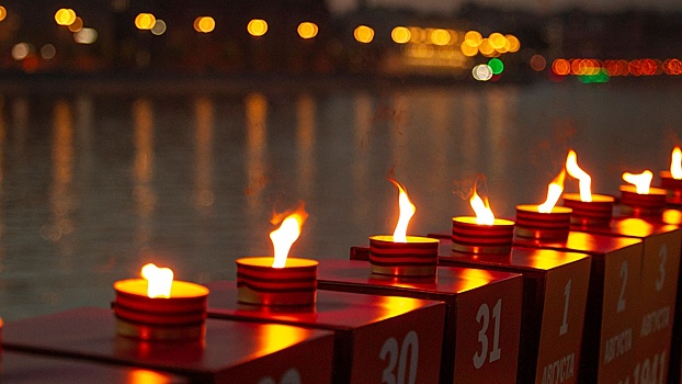 Первую свечу на акции «Линия памяти» в Москве зажег 100-летний ветеран Хоменко