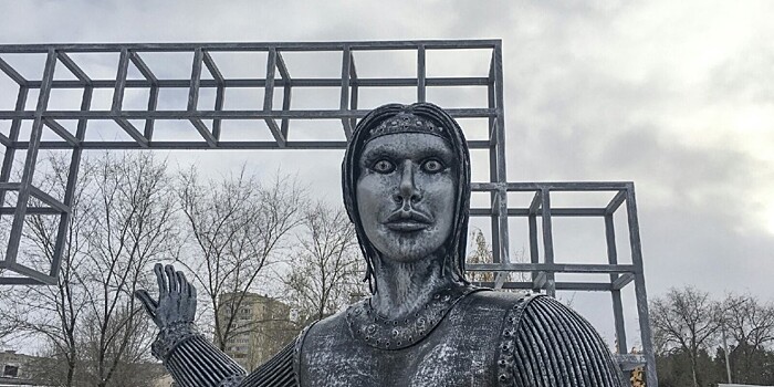 Аленка на миллион: скандальный памятник в Нововоронеже выставили на аукцион