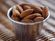 Миндальное молоко