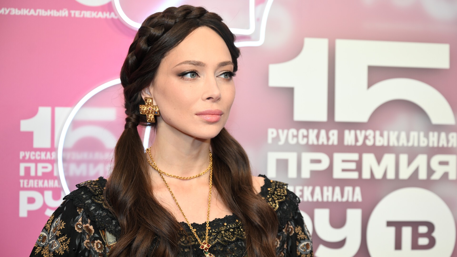 Громкий суд, критика и поддержка Кологривой: как живет актриса Самбурская
