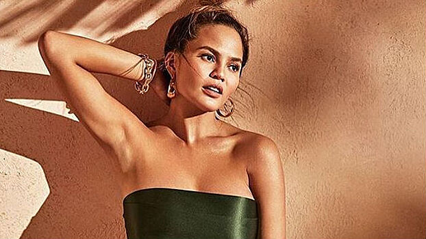 Крисси Тейген похвасталась фигурой