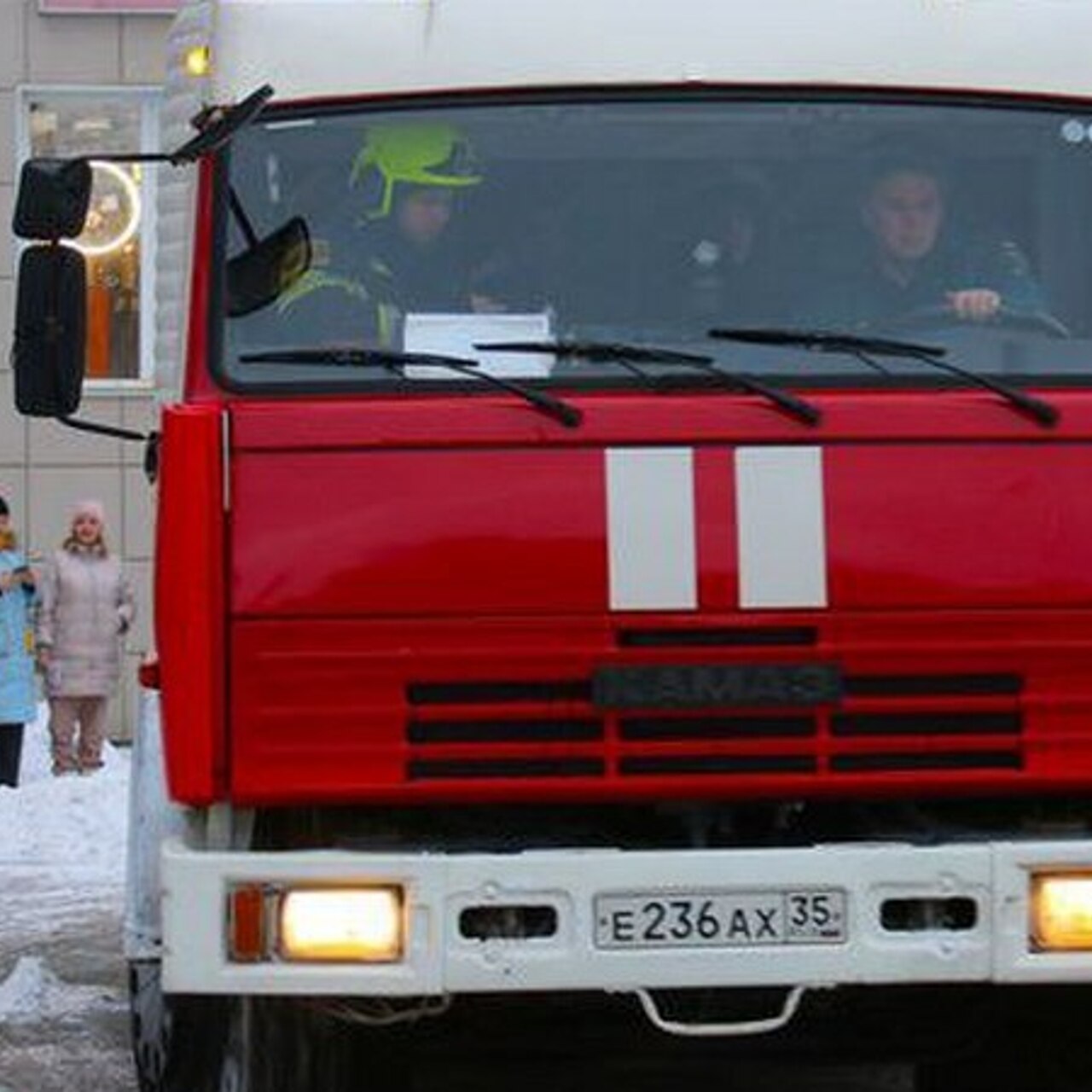 Невыключенный двигатель привел к пожару автомобиля в Вологде - Рамблер/авто