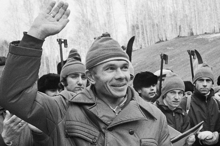 Виктор Маматов во время прощания с болельщиками, 1973 год