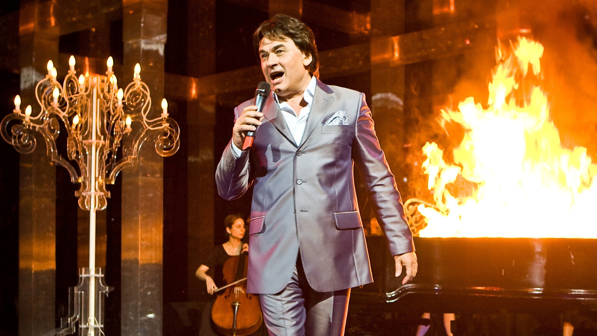 Александр Серов