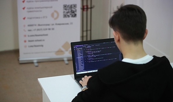 Программистам платят больше всего среди офисных работников Волгоградской области