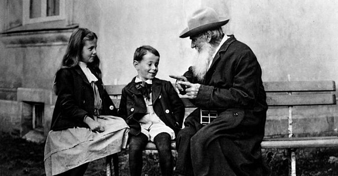 10 правил воспитания детей по Толстому: 147 лет исполнилось «Азбуке» великого писателя