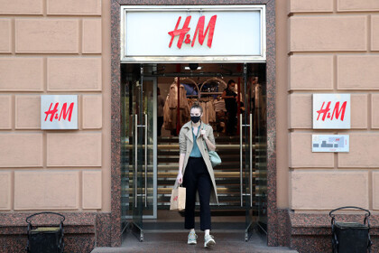 В магазинах H&M началась распродажа товаров - Рамблер/финансы
