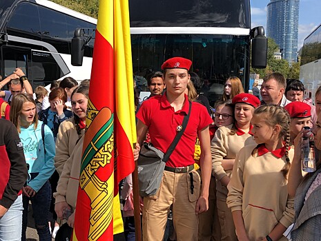 Представители Тверской области приняли участие в митинге к 350-летию Государственного флага России в Москве
