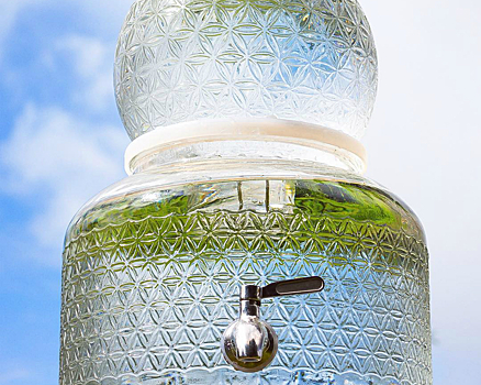 Создатель бесполезных соковыжималок Juicero начал рекламировать неочищенную воду по $4 за литр