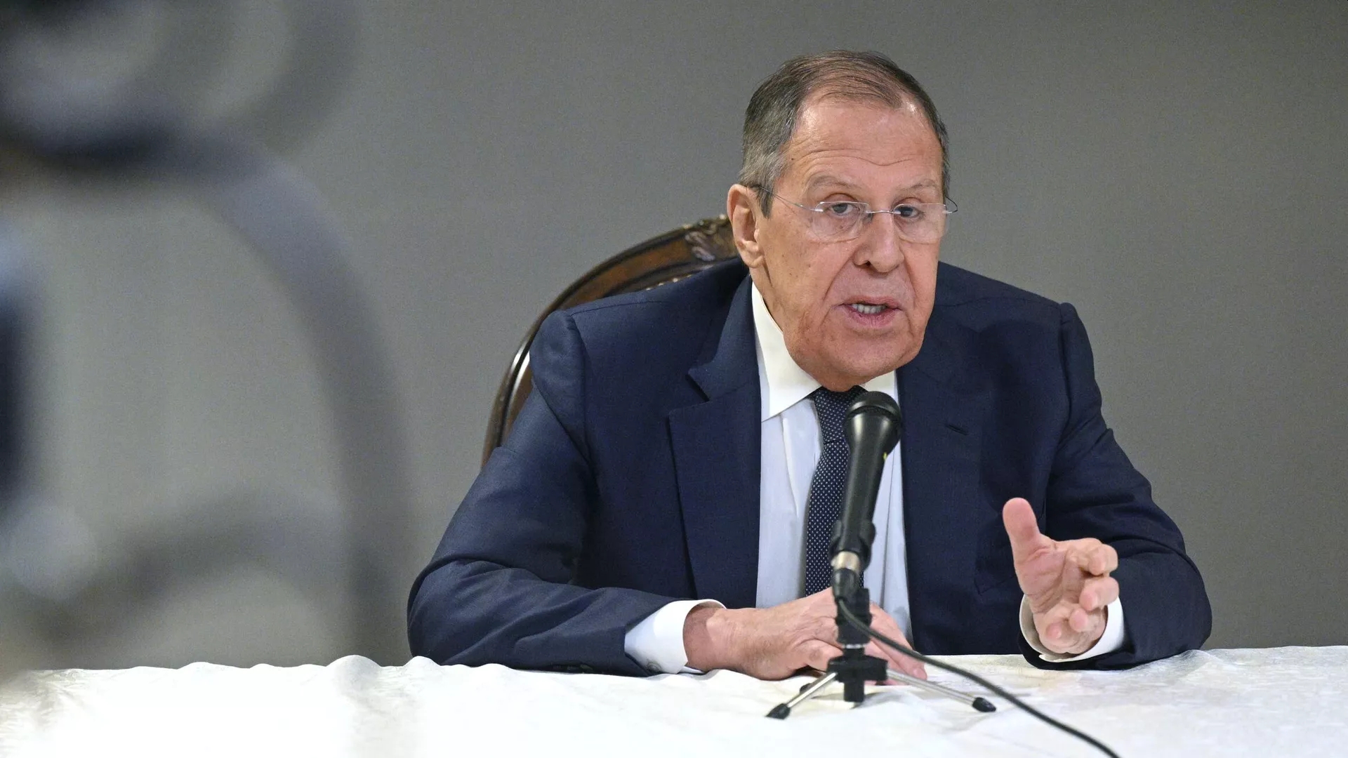 В МИД объяснили, почему почти весь Запад поставлен под ружье