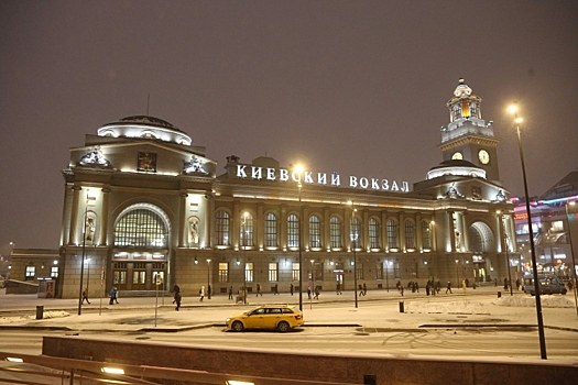 Мозаики, дебаркадер, часовая башня: ищем изюминки Киевского вокзала