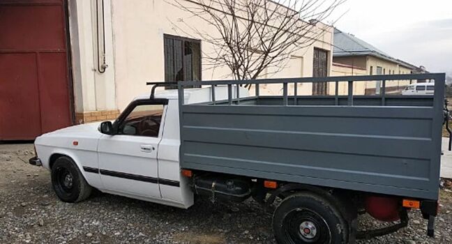 В Узбекистане продают забавный пикап на базе ГАЗ-3102 «Волга»