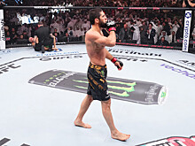 «Сейчас с Мейвезером был бы конкурентный бой». Махачев — о первой машине, Джоне Джонсе и своих словах из 2021 года