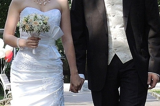 Массовая свадьба закончилась дракой из-за бесплатных закусок