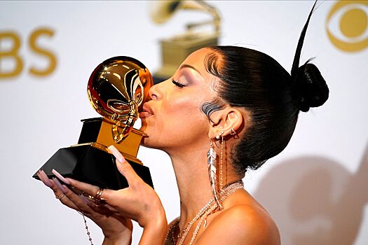 На музыкальной премии Grammy пока отказались вручать награды искусственному интеллекту