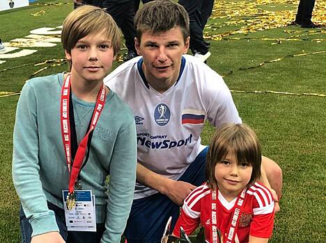 Андрей Аршавин посещает футбольные тренировки младшего сына