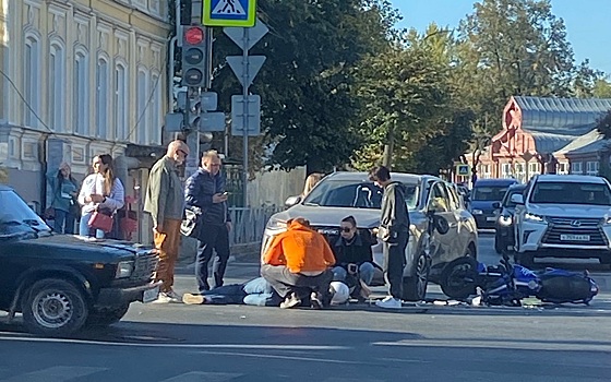 В центре Рязани мотоциклист попал в ДТП на перекрестке