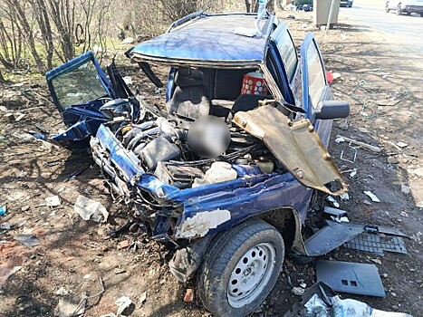 КамАЗ смял легковушку под Краснодаром