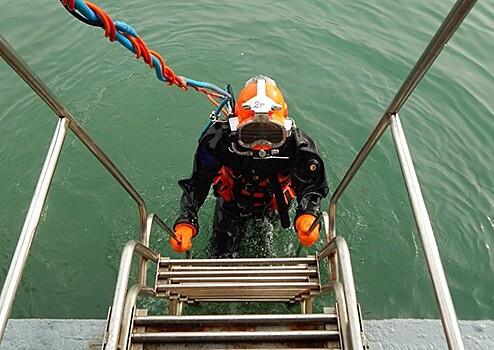 Водолазы Черноморского флота проводят тренировки на глубине 30 метров