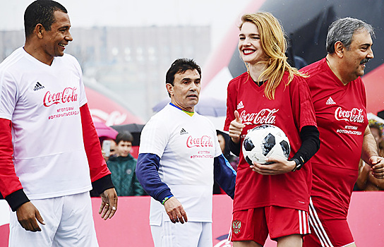 Жилберту Силва и супермодель Наталья Водянова сыграли в футбол