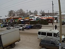 Лишившийся прав водитель тут же сел за руль и протаранил три машины