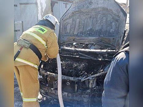 Автомобиль горел в гаражом кооперативе в Забайкалье