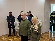 «Милитари-стайл» свадебных нарядов Shaman'а и Мизулиной оценила стилист