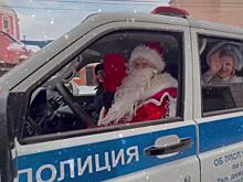 На дороги Курска выехал «Полицейский Дед Мороз»