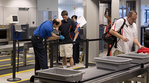 Пункт досмотра багажа признан самой «вирусной зоной» в аэропорту