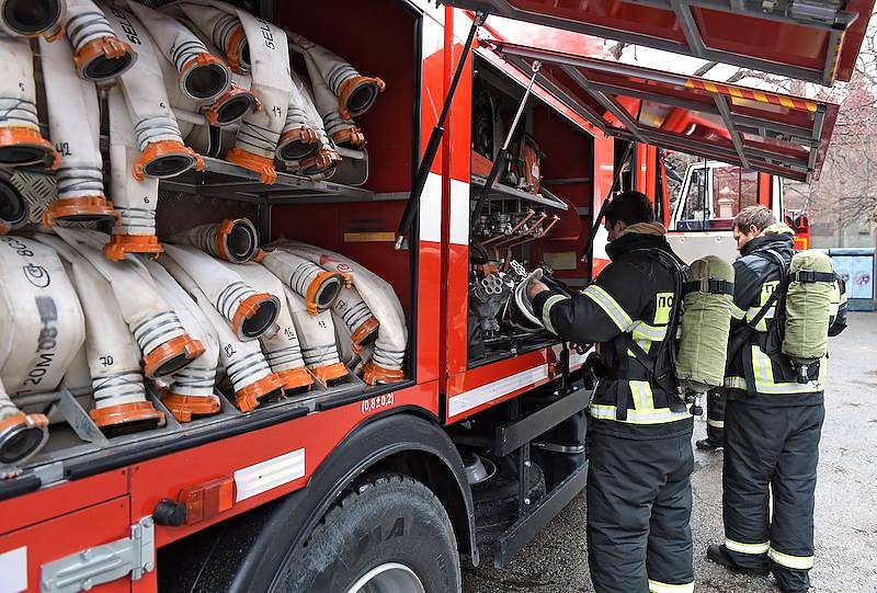 Сотни человек эвакуировали из горящего отеля в центре Москвы